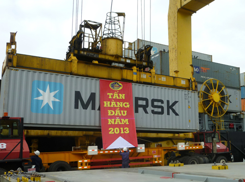 Animado ambiente de la primera jornada laboral en Vietnam en 2013